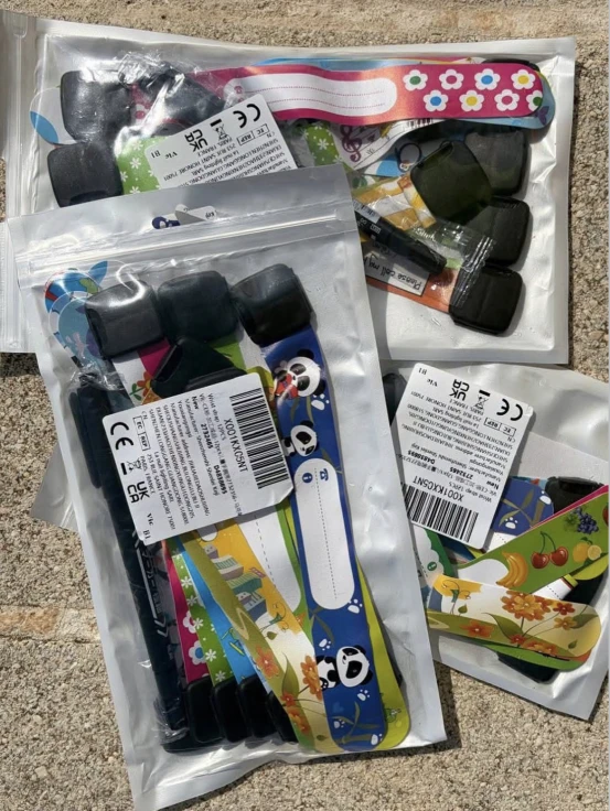 Piles reparte pulseras antipérdida gratuitas para reforzar la seguridad de los menores en la playa