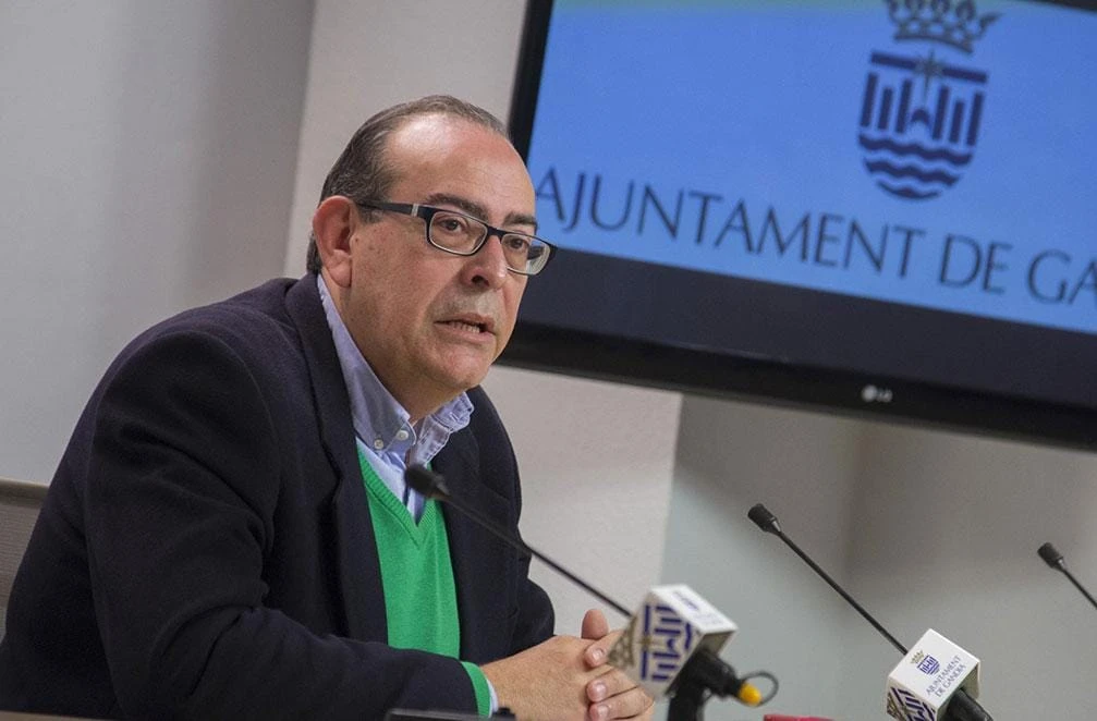 Picornell acusa a Soler de cobrar más que el presidente de la Generalitat y bloquear proyectos para Gandia