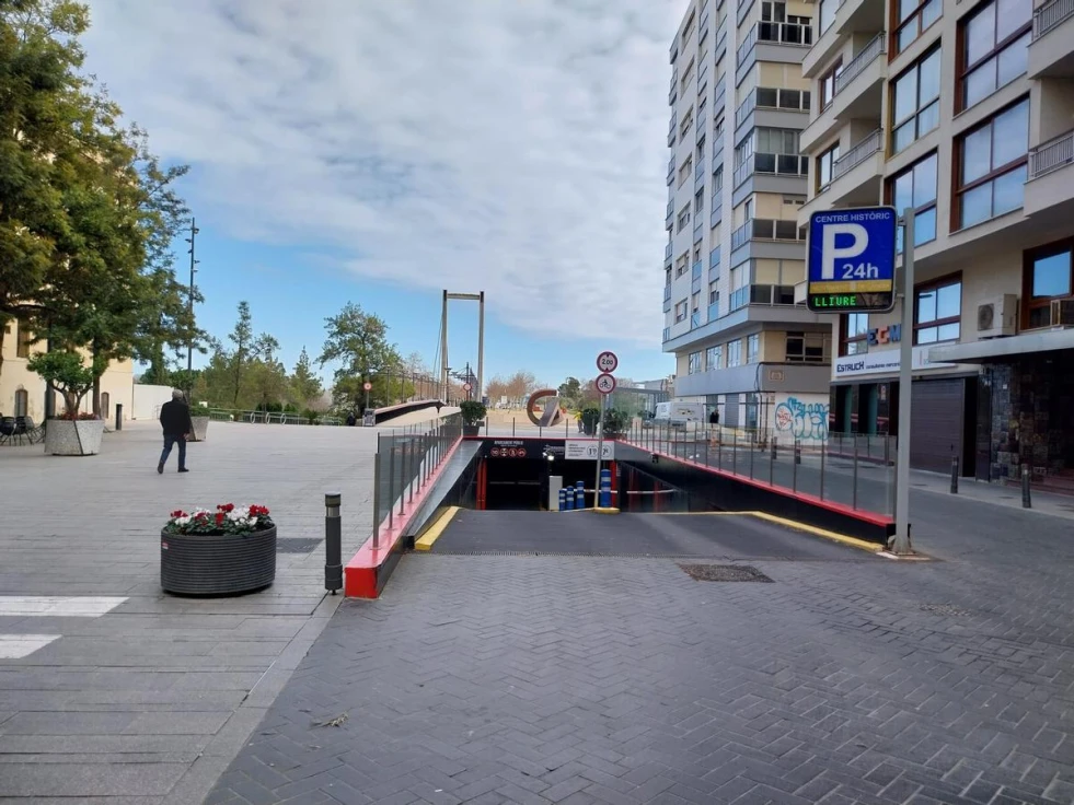 Cruce de acusaciones en Gandia por la concesión de los aparcamientos municipales