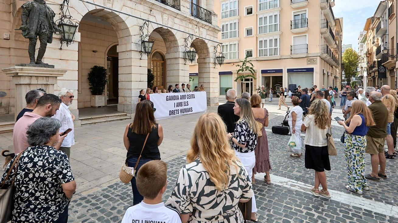 Gandia celebra una concentración para mostrar apoyo a Ceuta