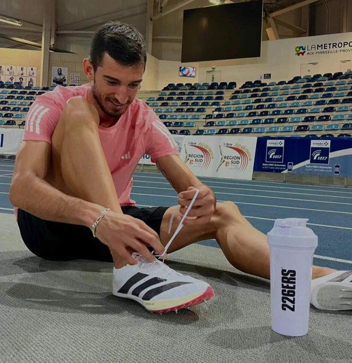 Quique Llopis arranca su temporada con éxito y demuestra su solidaridad donando salario y premios a los damnificados por la DANA en Valencia