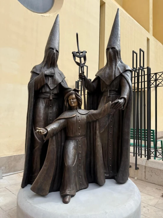 La Semana Santa de Gandia culmina el Encuentro Nacional de Cofradías con una escultura alegórica para la Ciudad