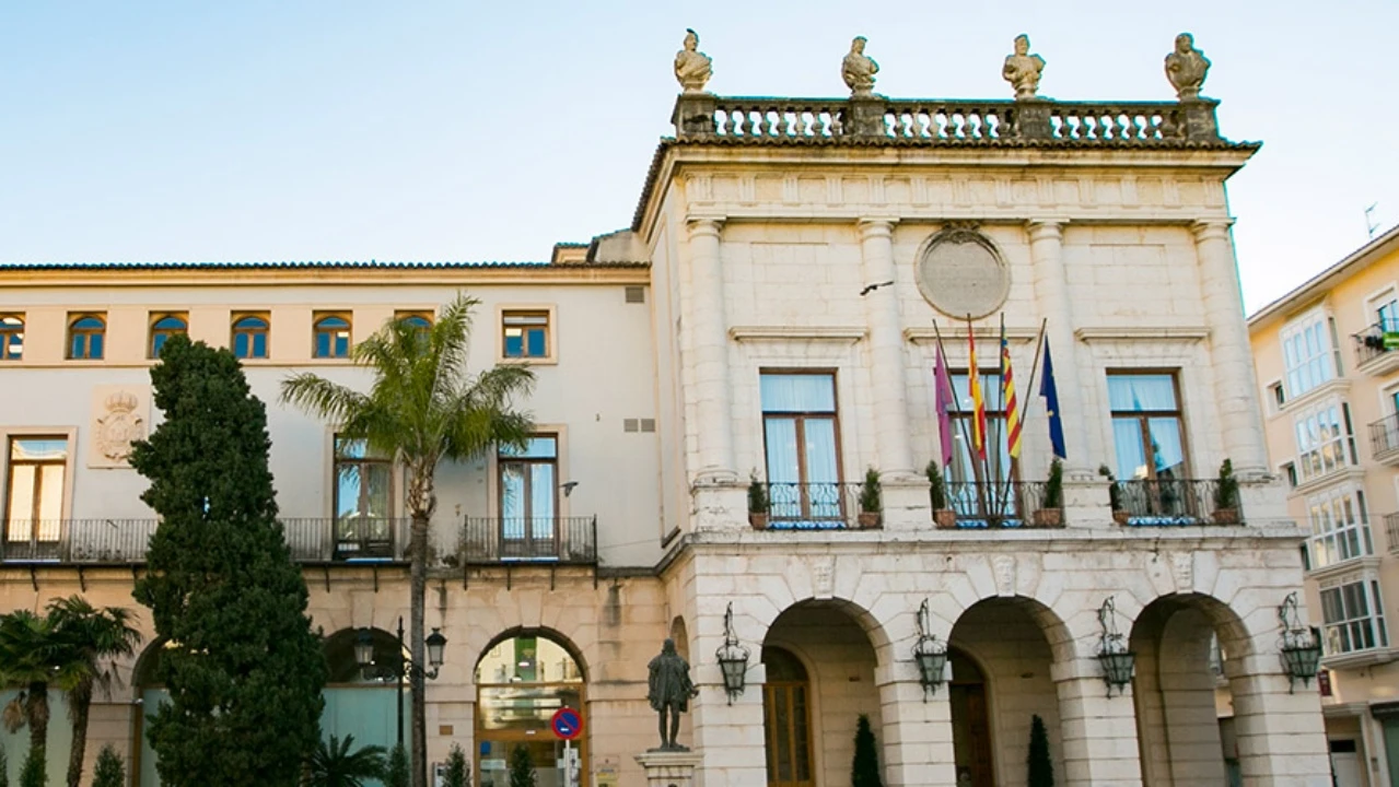 El Ayuntamiento de Gandia responde al plan del PP exigiéndole «proyectos concretos» y no «fantasías»