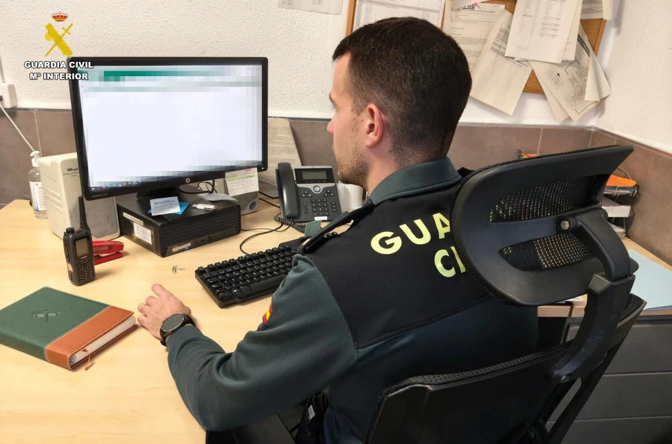 La Guardia Civil detiene en Oliva a un hombre acusado de robar joyas a personas mayores