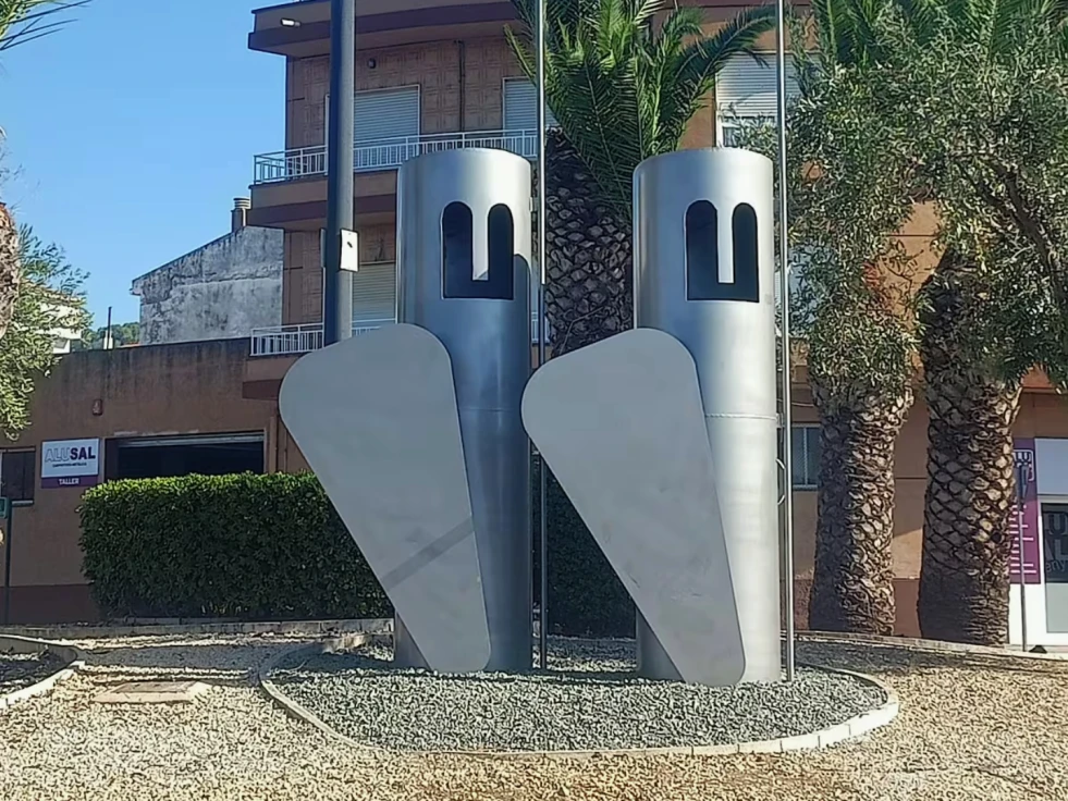 La Font d'en Carròs rinde homenaje a su historia con nuevas esculturas de los caballeros de la familia Carròs