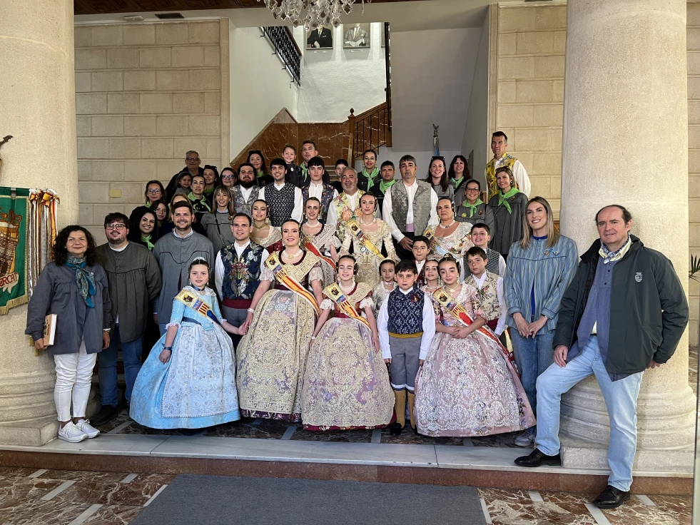 La Falla Plaça del Mercat visita el Ayuntamiento de Gandia