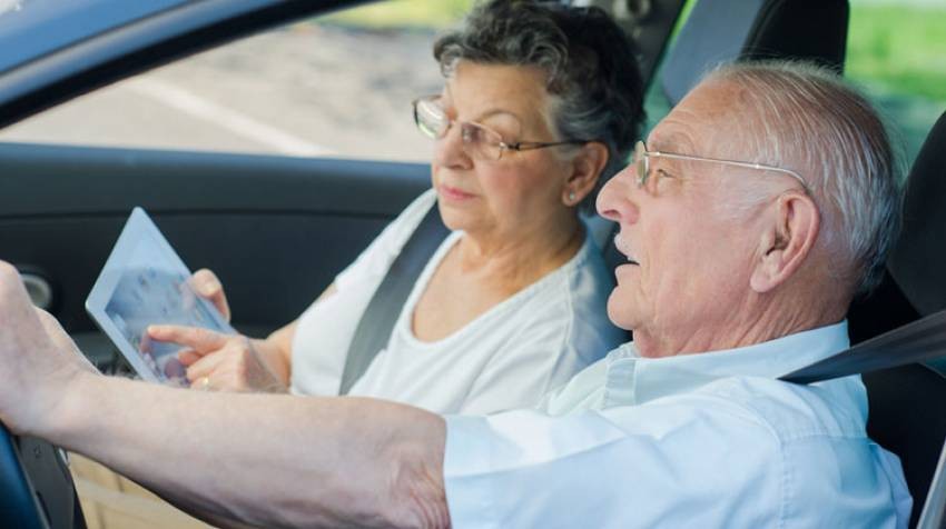 ¿Son seguros los mayores al volante?
