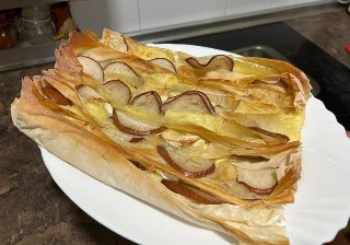 Tarta de pasta filo, pera y queso al estilo María