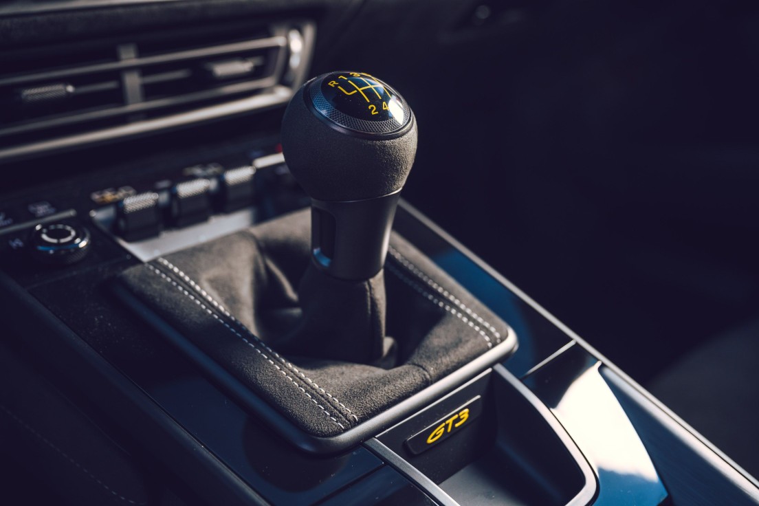 Elementos que desaparecen de los coches modernos