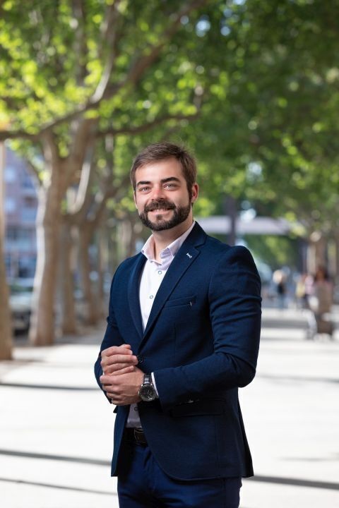 Joan Mata, portavoz del Gobierno de Oliva ha hablado de coches abandonados, de l'Enginy, de caminos y transparencia