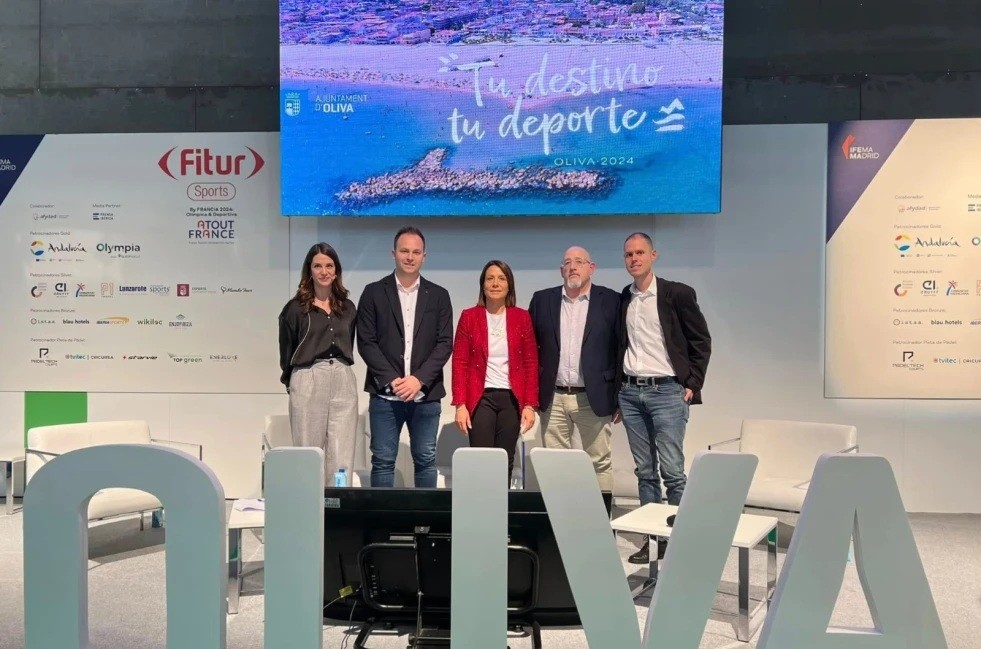 Yolanda Pastor y Salvador Llopis presentan a Oliva más turística y cultural en Fitur