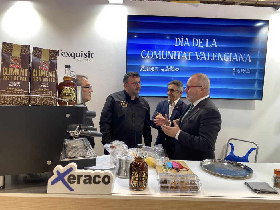 David, del bar restaurante El Cami  deslumbra en Fitur con su cremaet tricolor