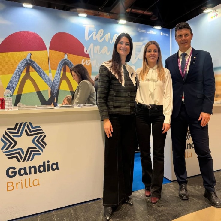 Lidia Balada anuncia en FITUR la apertura de inscripciones de la emblemática 10K Nocturna de la Playa de Gandia