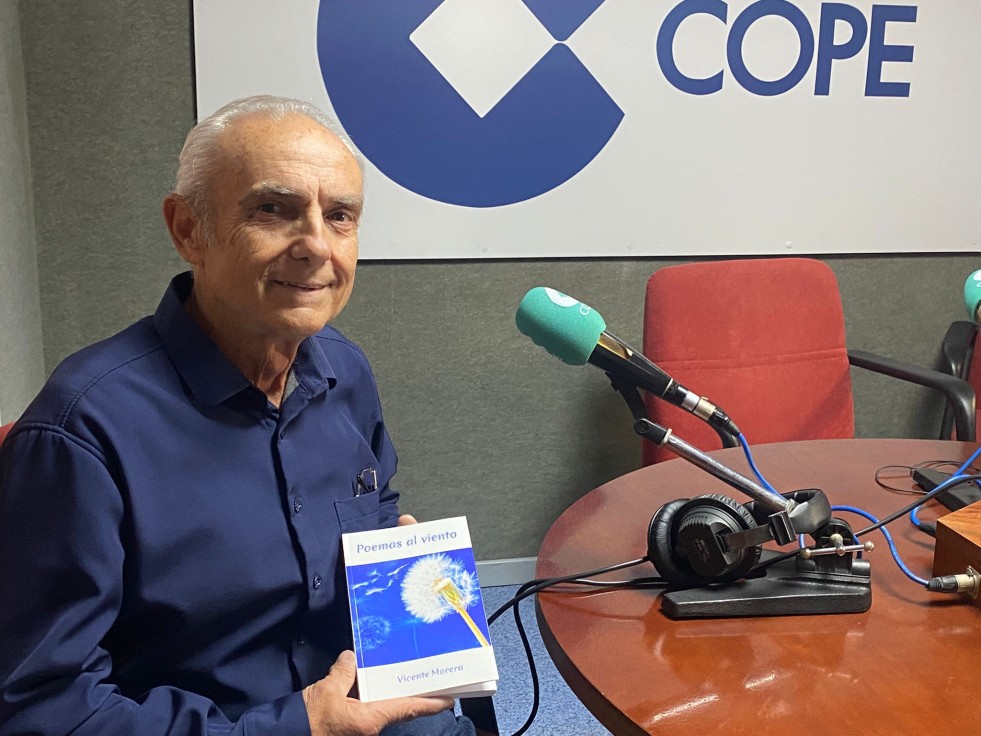 Vicente Morera presenta su primer poemario