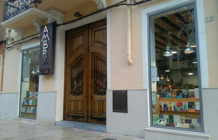 María Bravo y su librería Ambra