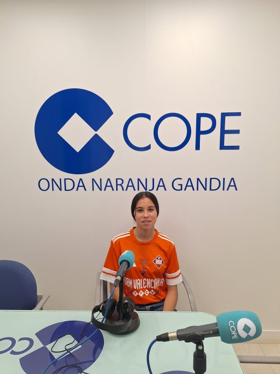 Danna Climent , la joven futbolista que acumula trofeos
