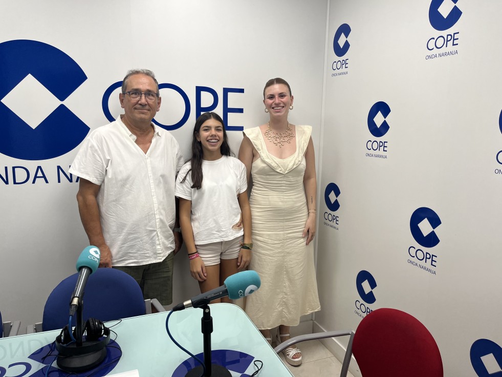Nos visitan las falleras mayores de Oliva y el presidente de la Federación