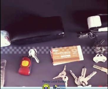 La Policía Local de Gandia muestra los objetos perdidos que le han llegado