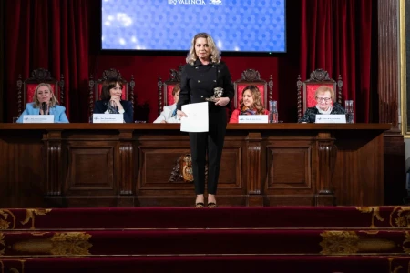 La Universitat de València reconoce Gandia por los más de 40 años de colaboración