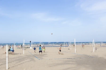 Gandia organiza actividades deportivas gratuitas para disfrutar de este fin de semana en la playa