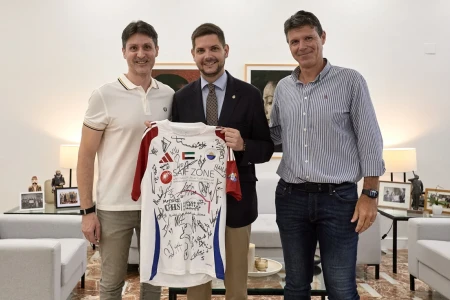 Ximo Mas, orgullo de Gandia, campeón en Asia y recibido por el alcalde
