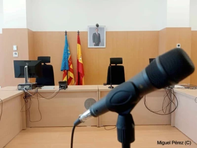 Cárcel tras quemar cinco contenedores en Gandia y ahora en el sexto hacerlo a cambio de droga