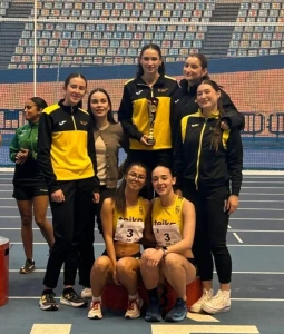 El equipo femenino del CA Safor Teika se cuelga el bronce en el Autonómico de Clubes Short Track Sub-20