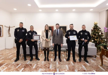 Recepción a los Policías Locales de Gandia por los premios nacionales del programa Agente Tutor
