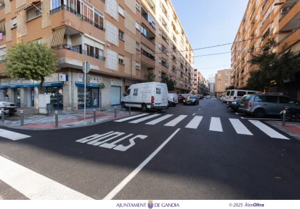 Cuando los vecinos no quieren bancos: Gandia finaliza la reurbanización del último tramo de la calle del Pintor Joan de Joanes