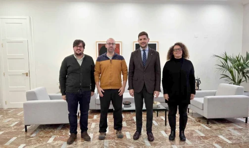 El Ayuntamiento de Gandia felicita Joan Negre por su incorporación en Granada a la Escuela de Estudios Árabes del CSIC