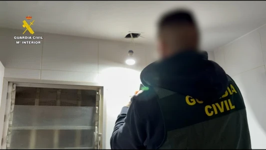 La Guardia Civil detiene al dueño de un bar de l'Alqueria de la Comtessa por instalar cámaras ocultas en los aseos