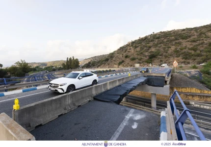 Carreteras del Estado informa que el puente sobre la N-332 a Gandia podría abrirse a la circulación a finales de marzo