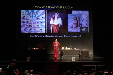 Más de 700 escolares participaron ayer en el acto central de la celebración del Día de la Niña y la Ciencia a Gandia