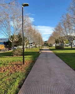 Xeresa instala nuevas farolas en el Passeig dels Furs para mejorar la iluminación y la seguridad