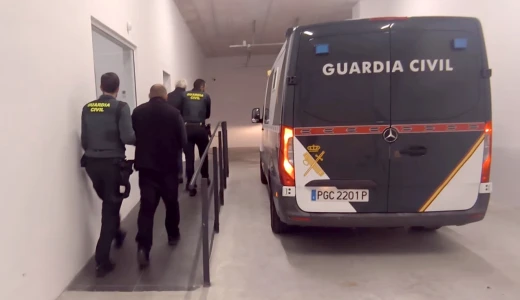 La Guardia Civil detiene en Gandia a cinco personas con más de media tonelada de marihuana tras montar una empresa en la Safor