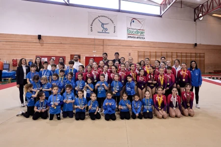 Exhibición del Club Educasport en el Pabellón del Raval de Gandia