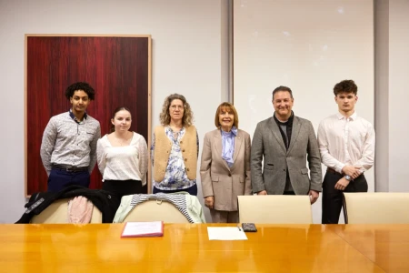 Alumnos de Laval realizarán prácticas en comercios del centro histórico de Gandia gracias al programa de hermanamiento