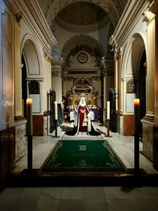 La Hermandad del Santo Sepulcro de Gandia celebra este sábado el Besamanos a la Virgen de la Esperanza