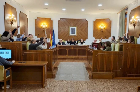 Oliva aprueba una modificación de crédito de 700.000 euros para inversiones clave y la actualización salarial de los trabajadores públicos