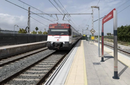 Tavernes reclama que se reconsidere la limitación del tren de Cercanías a València durante las 'mascletaes' de Fallas