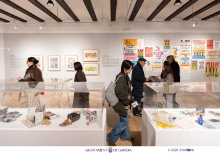 Gandia abre la exposición 'Els altres libres' en la Sala Coll Alas de l'Escola Pia