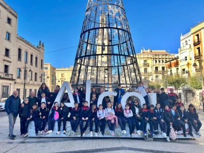 El Secretario General del PPCV, Carlos Gil, y el Vicepresidente del Consell, José Díez, acompañan al PP de Gandia en las Fallas