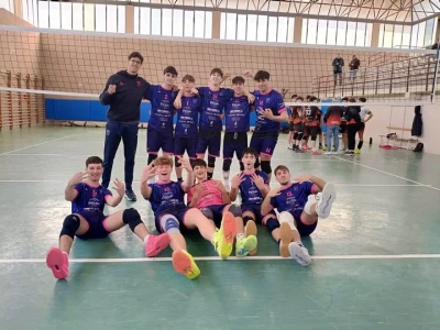 Doble gloria para CV Gandia: juvenil masculino vuela a la final y senior femenino asegura la permanencia