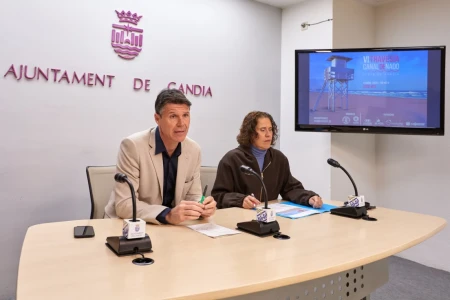 Gandia celebra la sexta Travesía a Nado del Canal con récord de inscritos