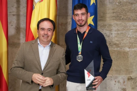 La Generalitat Valenciana homenajea a Quique Llopis tras su medalla mundial
