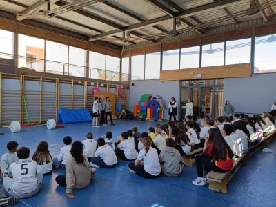 AC de Halterofilia de Gandia lleva su deporte y valores a los escolares de Bellreguard