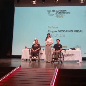 Beniarjó reconoce el triunfo de Empar Vizcaíno en la Carrera de las Empresas de Valencia