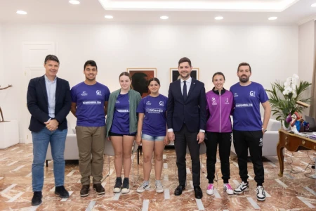 El Ayuntamiento de Gandia reconoce los éxitos nacionales del Club de Remo Gandia