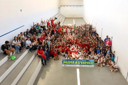 Tavernes de la Valldigna reúne a 350 escolares en el Encuentro de Pilota en la Escuela