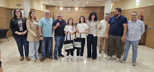 El Ayuntamiento de Tavernes despide a Vega Escrihuela y Gala Peris antes del inicio de la Copa del Mundo en Alemania